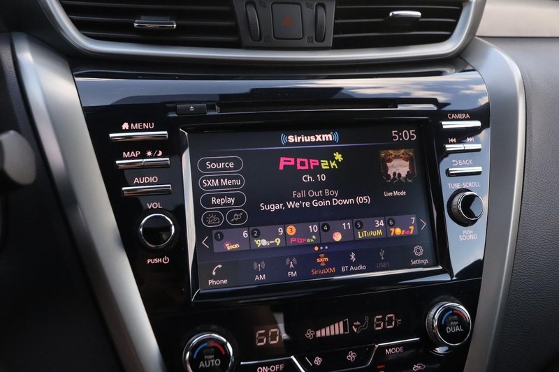 Nissan Murano Vehicle Image 17