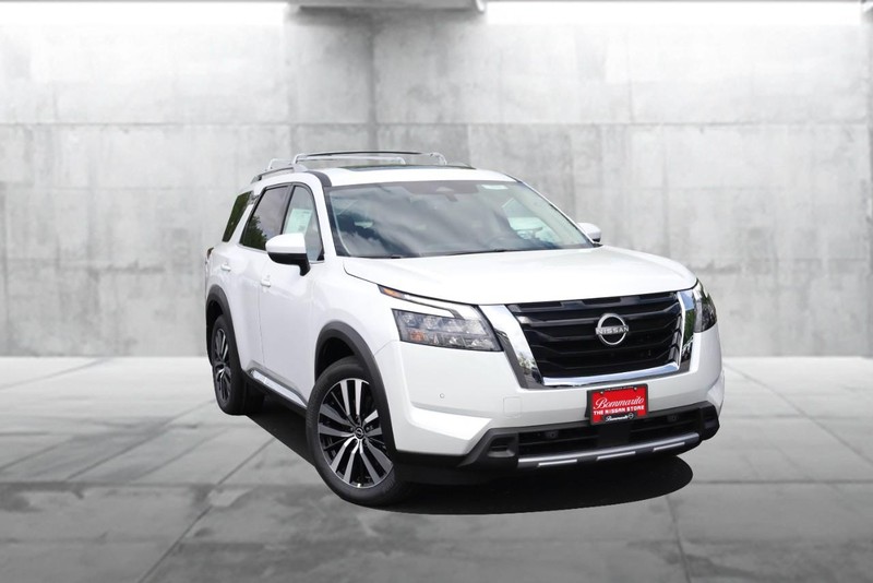 Nissan Pathfinder Vehicle Image 02