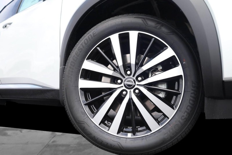 Nissan Pathfinder Vehicle Image 03