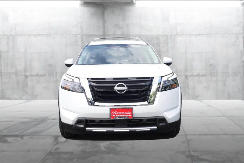 Nissan Pathfinder Vehicle Image 04