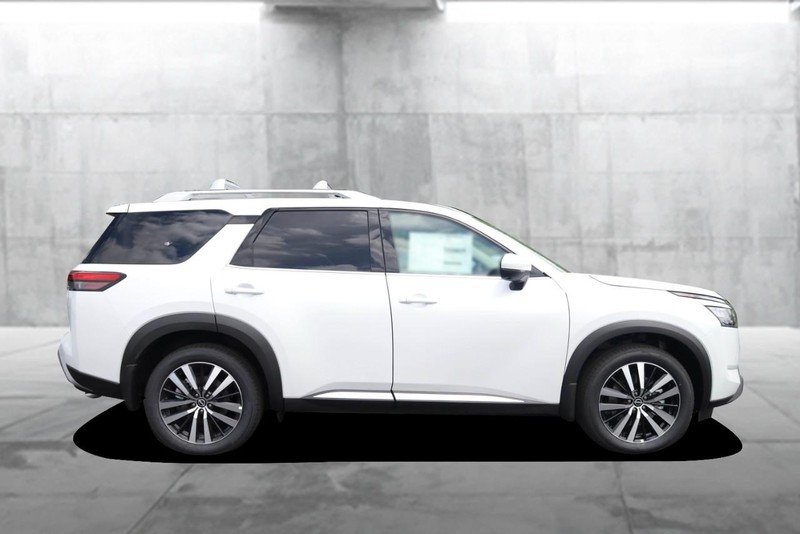 Nissan Pathfinder Vehicle Image 05