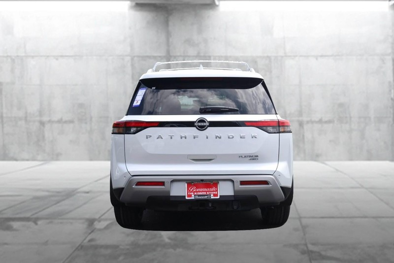 Nissan Pathfinder Vehicle Image 06