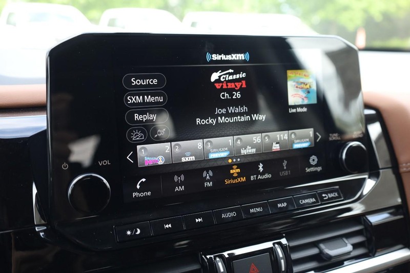 Nissan Pathfinder Vehicle Image 11
