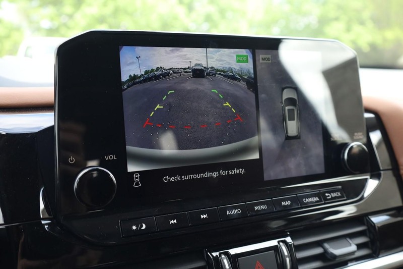 Nissan Pathfinder Vehicle Image 13