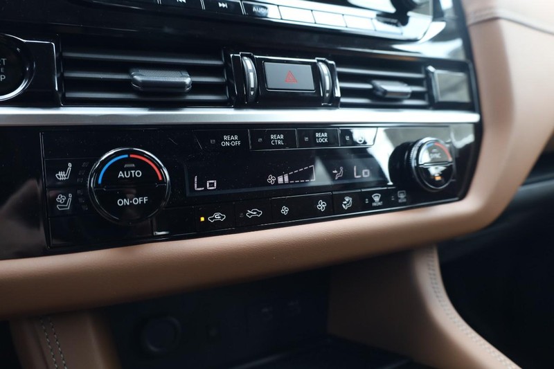 Nissan Pathfinder Vehicle Image 14