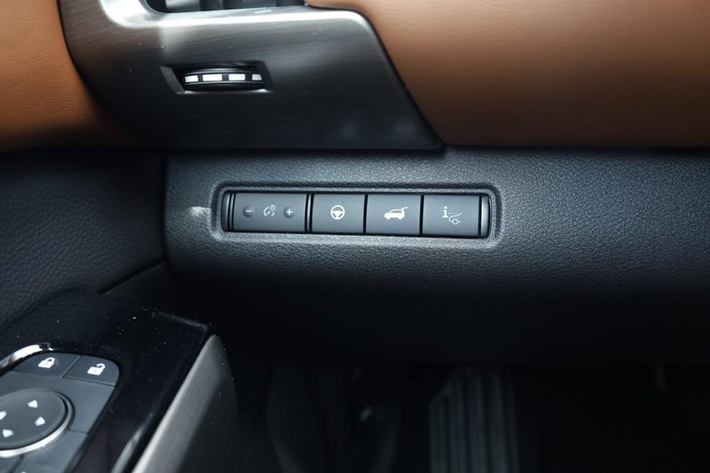 Nissan Pathfinder Vehicle Image 17