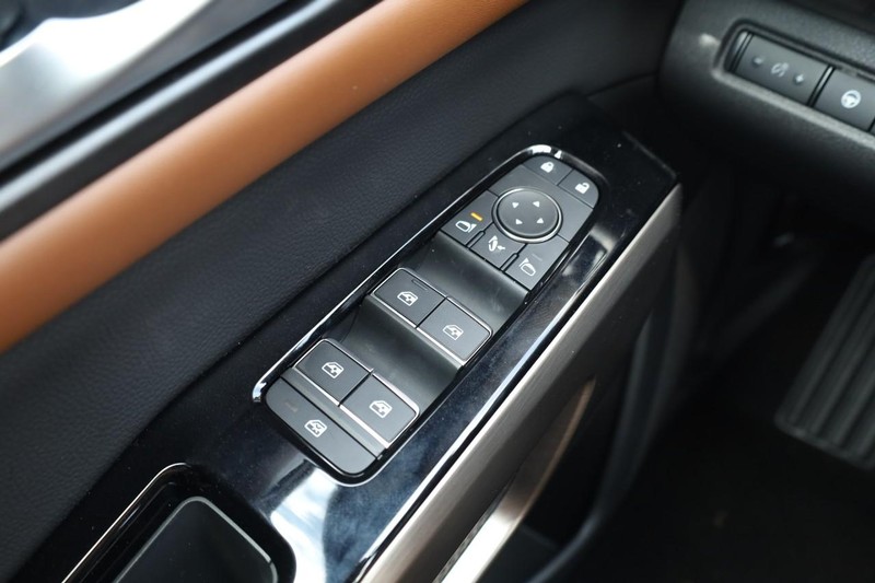Nissan Pathfinder Vehicle Image 18