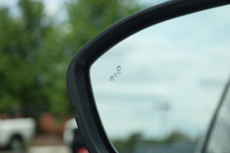 Nissan Pathfinder Vehicle Image 19