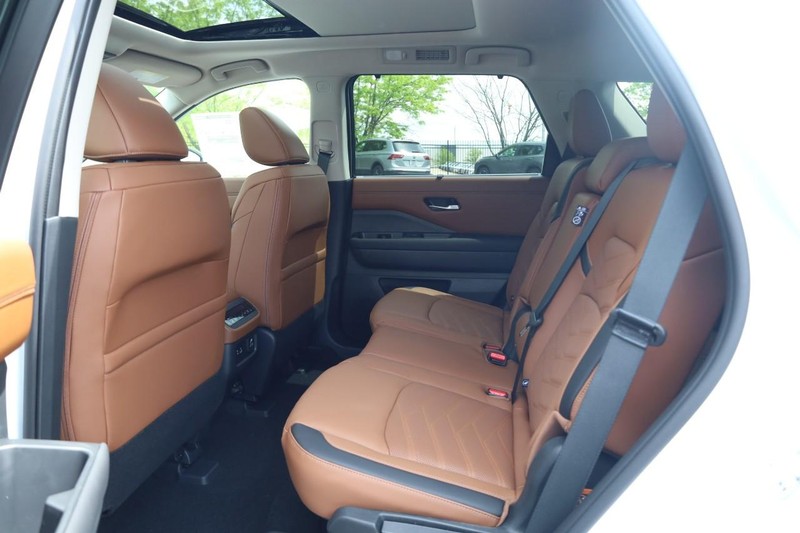 Nissan Pathfinder Vehicle Image 22