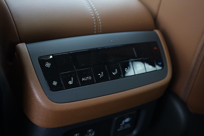 Nissan Pathfinder Vehicle Image 23