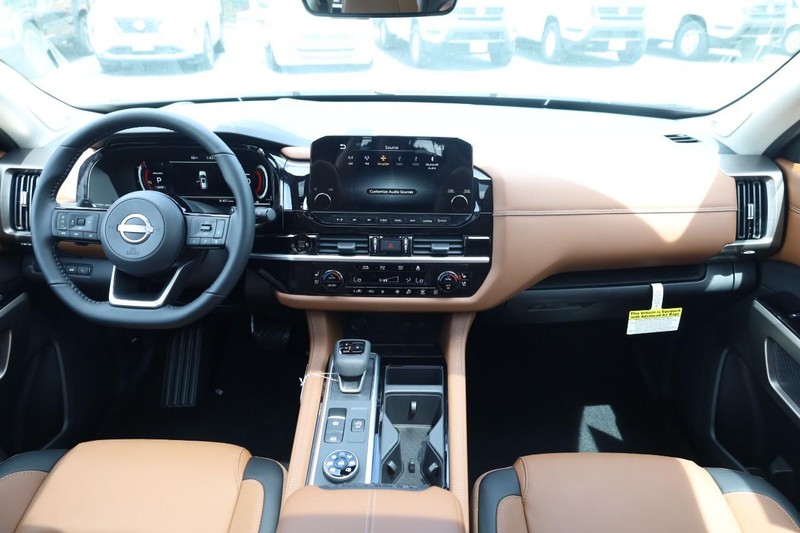 Nissan Pathfinder Vehicle Image 26