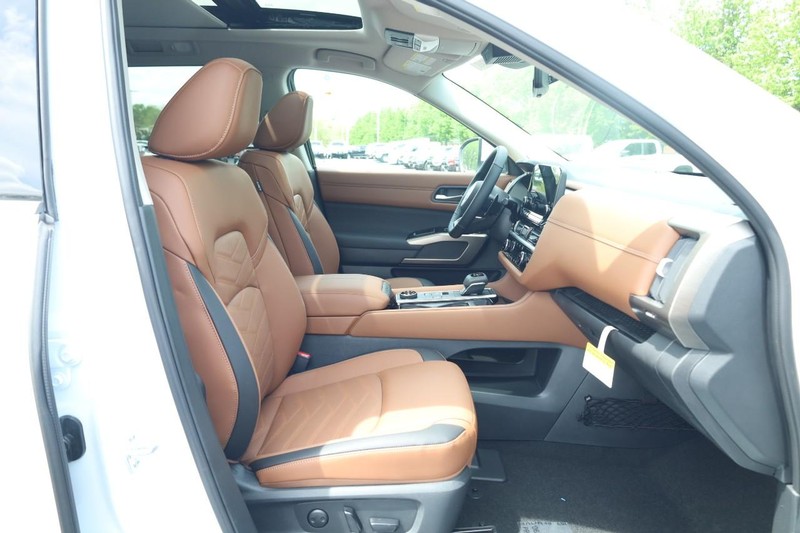 Nissan Pathfinder Vehicle Image 28