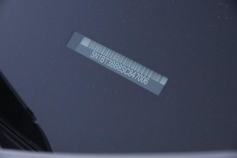 Nissan Rogue Vehicle Image 07