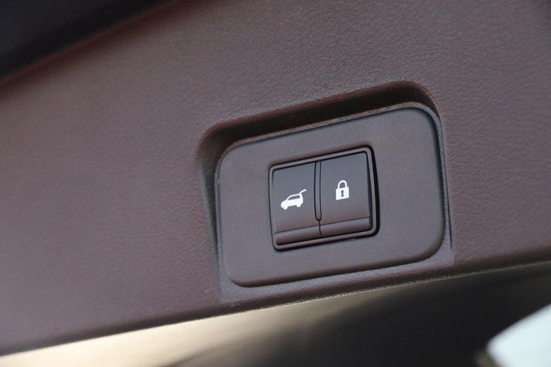 Nissan Rogue Vehicle Image 09