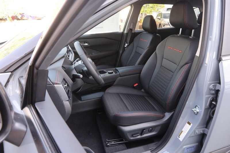 Nissan Rogue Vehicle Image 11