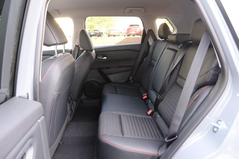 Nissan Rogue Vehicle Image 12