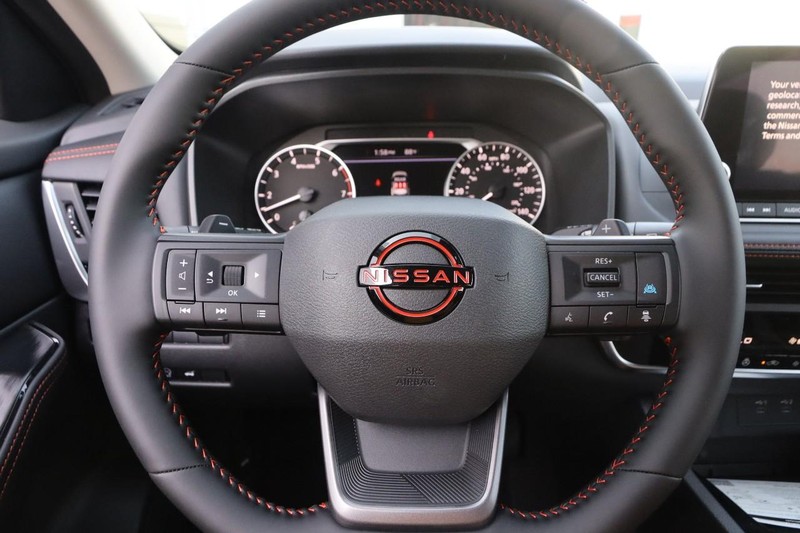 Nissan Rogue Vehicle Image 13