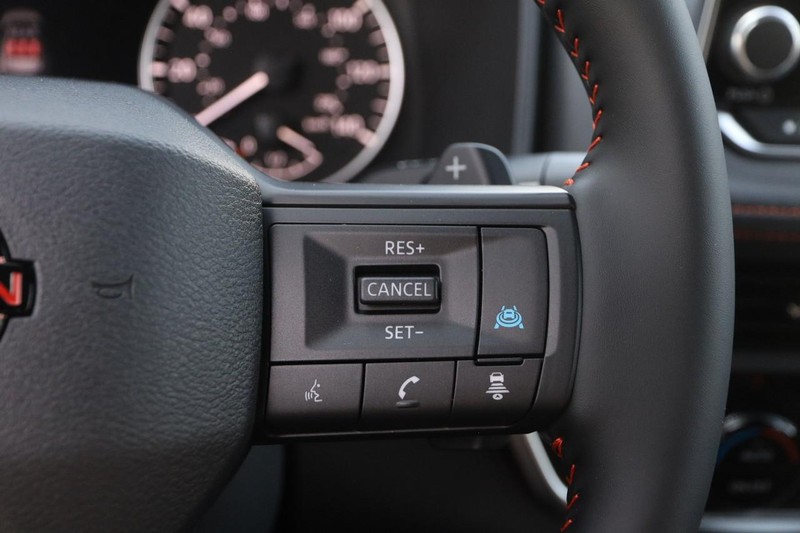 Nissan Rogue Vehicle Image 15