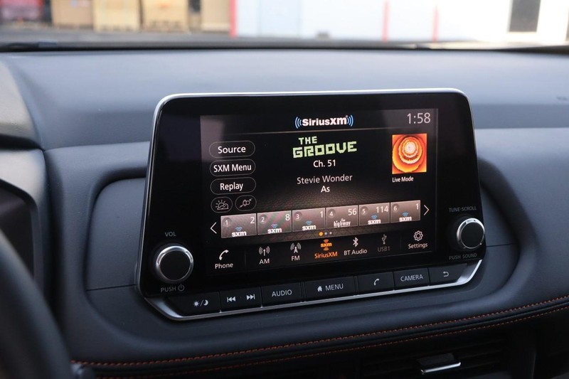 Nissan Rogue Vehicle Image 17