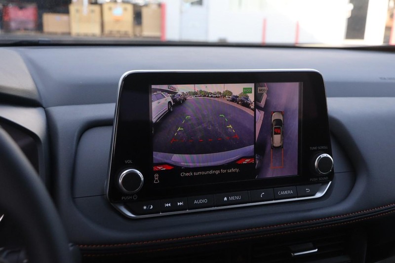 Nissan Rogue Vehicle Image 18