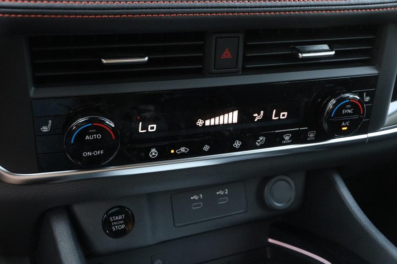 Nissan Rogue Vehicle Image 19