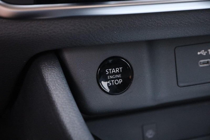 Nissan Rogue Vehicle Image 20
