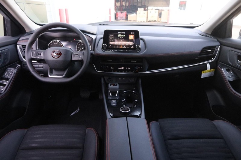 Nissan Rogue Vehicle Image 23