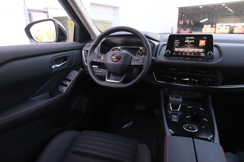 Nissan Rogue Vehicle Image 24
