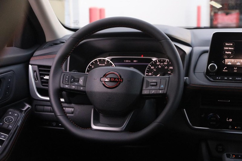 Nissan Rogue Vehicle Image 25