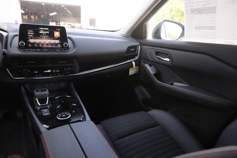 Nissan Rogue Vehicle Image 27