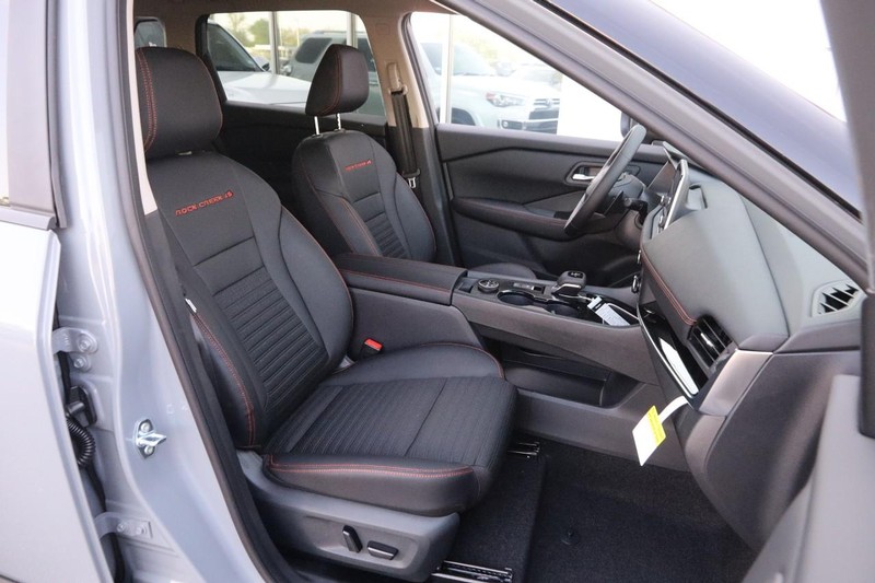 Nissan Rogue Vehicle Image 28