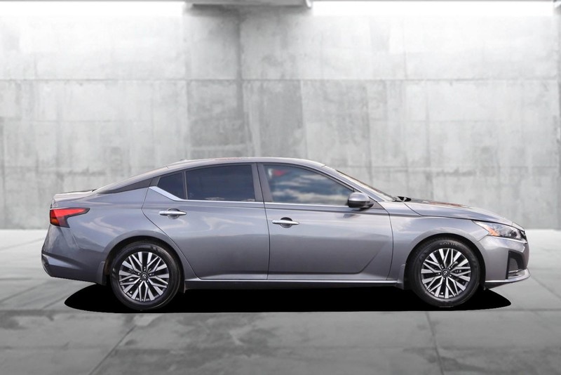 Nissan Altima Vehicle Image 05