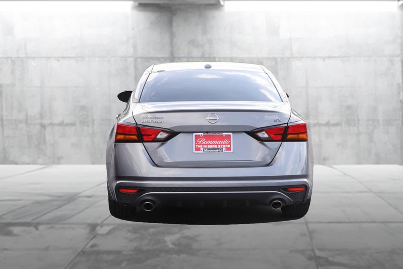 Nissan Altima Vehicle Image 06