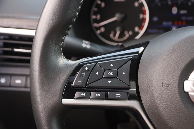 Nissan Altima Vehicle Image 12