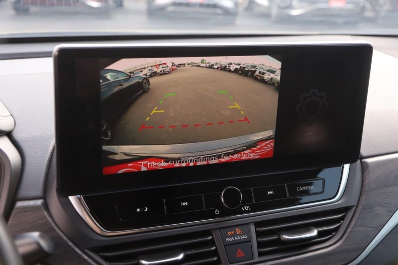 Nissan Altima Vehicle Image 17
