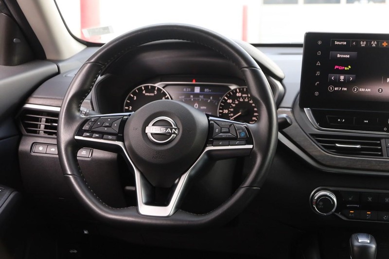 Nissan Altima Vehicle Image 23