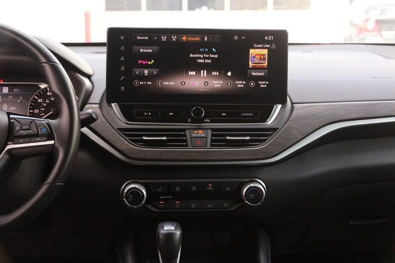 Nissan Altima Vehicle Image 24