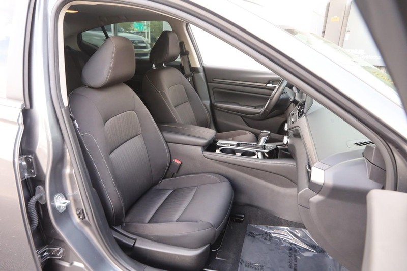 Nissan Altima Vehicle Image 26