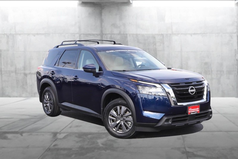 Nissan Pathfinder Vehicle Image 02