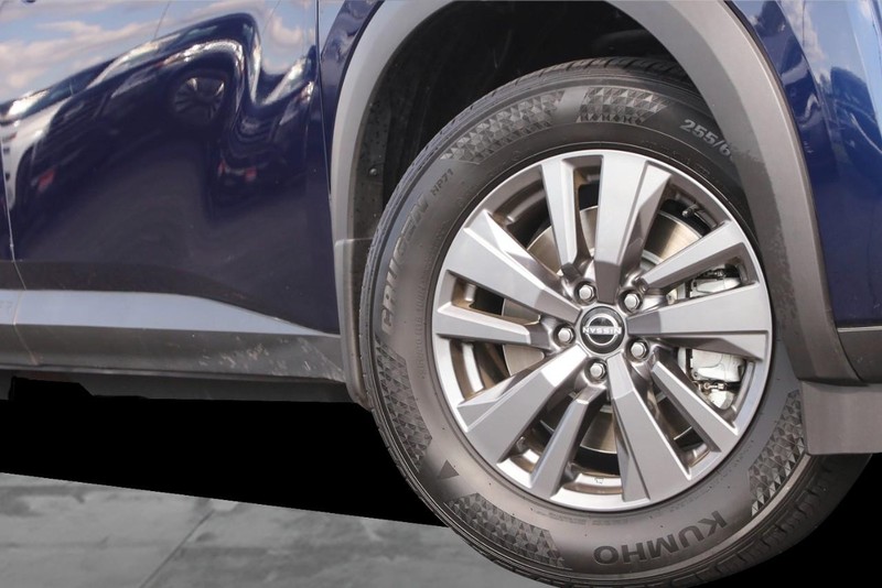 Nissan Pathfinder Vehicle Image 03