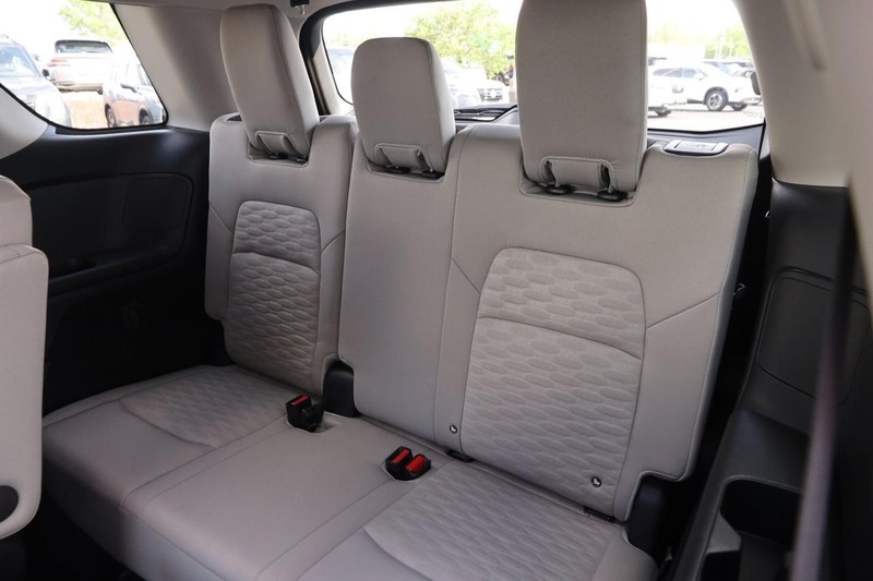 Nissan Pathfinder Vehicle Image 12