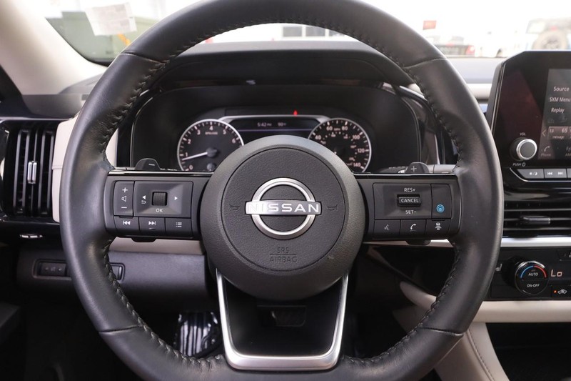 Nissan Pathfinder Vehicle Image 13
