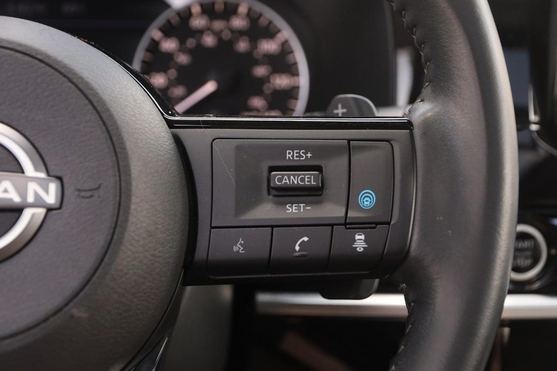 Nissan Pathfinder Vehicle Image 15