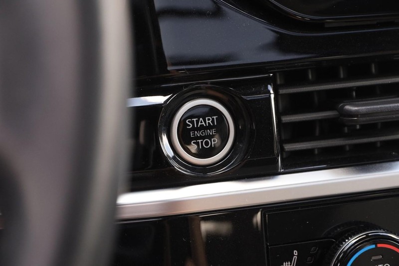 Nissan Pathfinder Vehicle Image 17