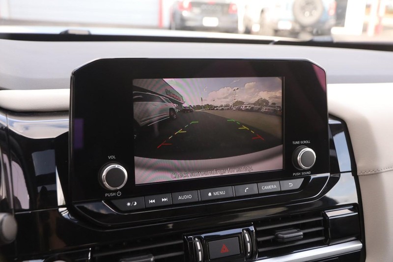 Nissan Pathfinder Vehicle Image 19
