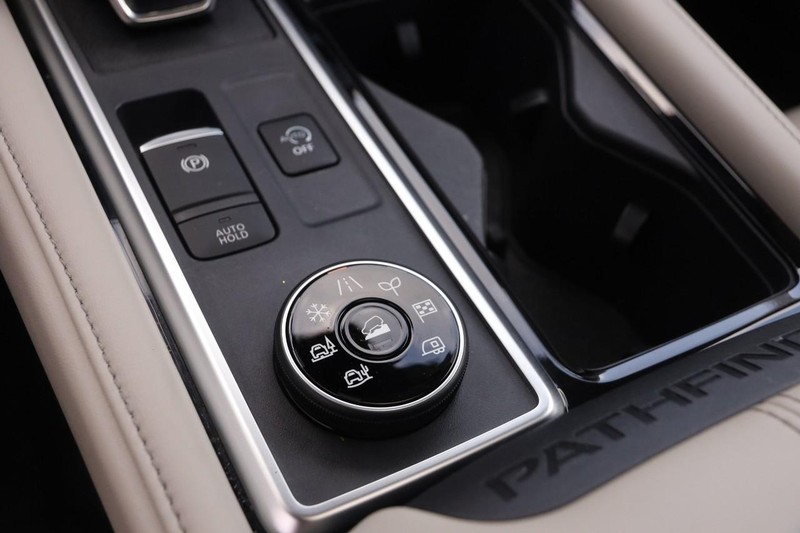 Nissan Pathfinder Vehicle Image 21