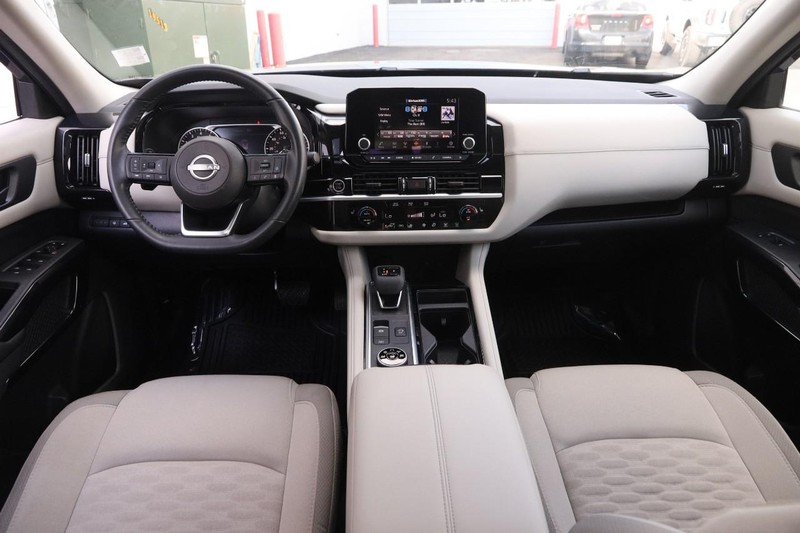 Nissan Pathfinder Vehicle Image 24