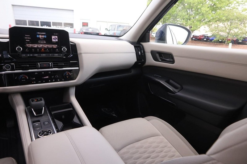 Nissan Pathfinder Vehicle Image 28