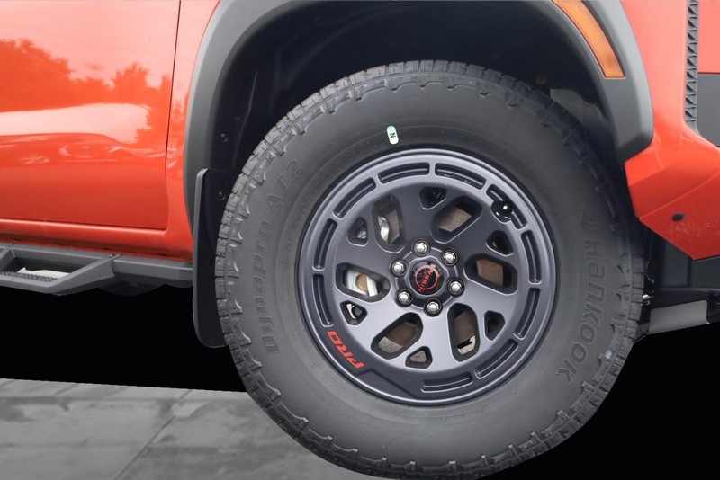 Nissan Frontier Vehicle Image 03