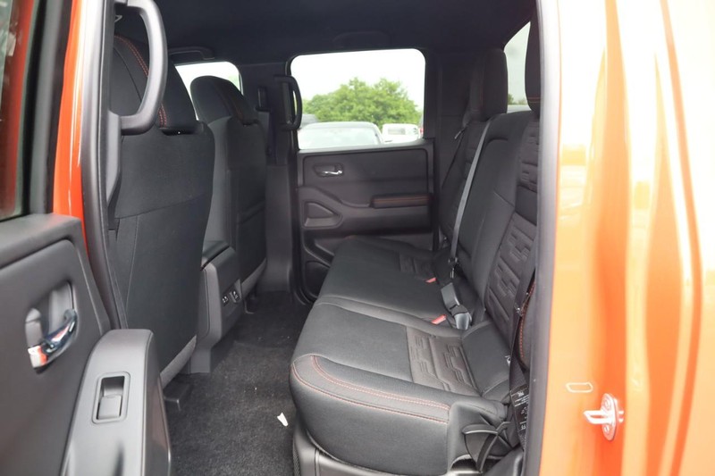 Nissan Frontier Vehicle Image 09